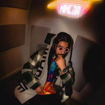 L'écharpe portée par Kikesa sur son compte Instagram @kikesaoff