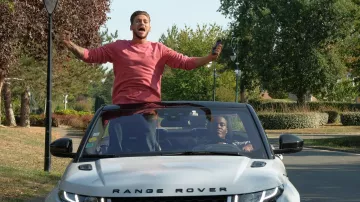 La sudadera rosa que lució Rayane Bensetti en la película Superhéroe a pesar de sí mismo