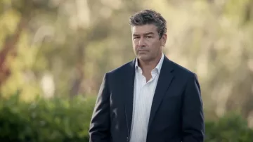 Plaid White Shirt worn by Bill Gurley (Kyle Chandler) as seen in Super Pumped: The Battle for Uber Wardrobe (Season 1)