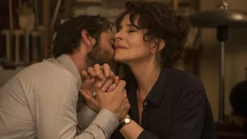 The gold watch worn by Shauna (Fanny Ardant) in the film The young lovers