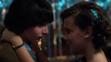Blue bracelet worn by Eleven (Millie Bobby Brown) and Jim Hopper in Stranger Things TV show (Season 2 Episode 9)