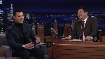 Cadran blanc Montre portée par Taylor Lautner comme on le voit dans The Tonight Show Starring Jimmy Fallon le 28 janvier 2022