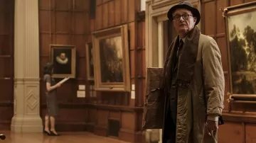 Trench porté par Kempton Bunton (Jim Broadbent) comme on le voit dans la garde-robe du film Duc