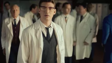 The eyeglasses worn by Francis Mareuil (Niels Schneider) in the series Totems (Season 1)