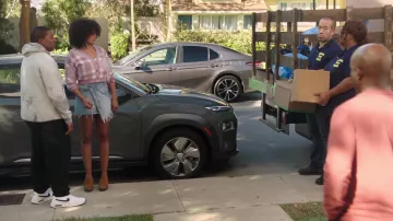 Nike Air Max Baskets blanches portées par Kenan Williams (Kenan Thompson) comme on le voit dans l'émission de télévision Kenan armoire (Saison 2 Épisode 8)
