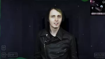 Chaqueta de cuero usada por DAGames en DAGAMES OFFICIAL FOUNDERS PACK#1 LYRIC VIDEO!