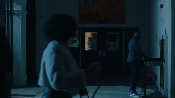 Zapatillas Nike Hi Top en azul usadas por Aniq (Sam Richardson) como se ve en los atuendos de la serie de televisión The Afterparty (Temporada 1 Episodio 4)