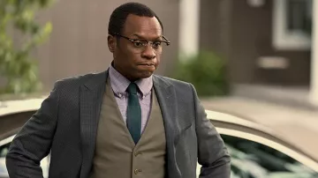 Camisa a cuadros de Oxford usada por Finlay (Malcolm Goodwin) como se ve en el vestuario de la serie de televisión Reacher (Temporada 1 Episodio 5)