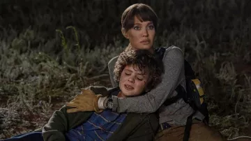 Watch worn by Hannah (Angelina Jolie) as seen in Those Who Wish Me Dead movie