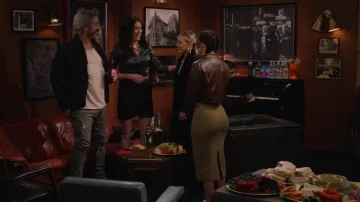Skirt worn by Valentina (Francia Raisa) as seen in How I Met Your Father TV series wardrobe (Season 1 Episode 5)