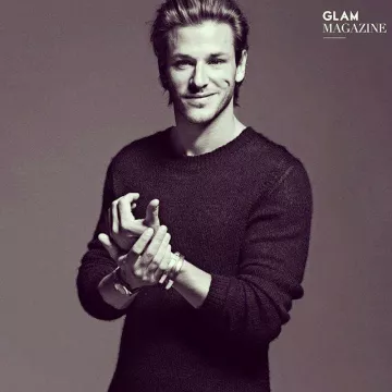 Le bracelet jonc or blanc double porté par Gaspard Ulliel sur le compte Instagram de @gaspardullielfans1