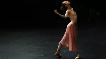 La jupe et le costume de danse portée par Elise (Marion Barbeau) dans le film En corps