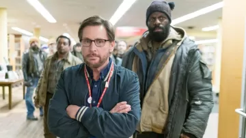 Veste portée par Stuart Goodson (Emilio Estevez) comme on le voit dans Le Public du film tenues