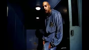 Le survêtement bleu porté par Booba dans son clip Strass et Paillettes feat. Ali