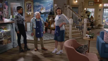 Nike Blazer Baskets portées par Kat (Mayim Bialik) comme on le voit dans Call Me Kat séries TV garde-robe (Saison 2 Épisode 6)