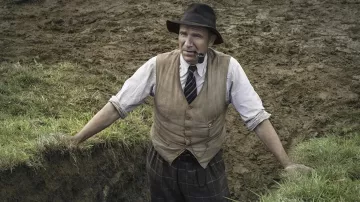 Brown Fedora Hat worn by Basil Brown (Ralph Fiennes) as seen in The Dig movie wardrobe