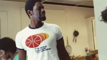 Camiseta del campeonato de baloncesto de la NCAA de 1979 usada por Magic Johnson (Quincy Isaiah) como se ve en Winning Time: The Rise of the Lakers Dynasty (Temporada 1)