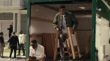 1017 ALYX 9SM Réversible Bomber Jacket en vert olive porté par Will Smith (Jabari Banks) comme on le voit dans la garde-robe Bel-Air (S01E03)