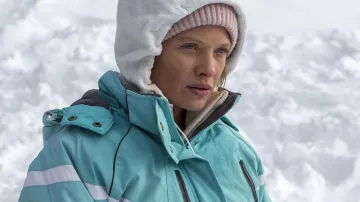 The turquoise blue coat worn by Anna (Mélanie Thierry) in the film The real family