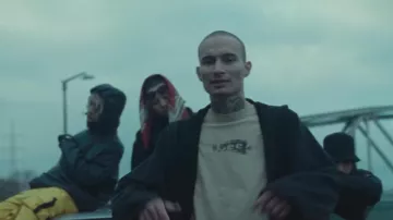 Le t-shirt "Lee" de 7 Jaws dans le clip SHINCHAN