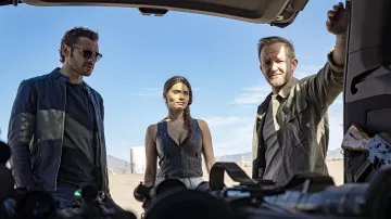 Zip Gilet en Cuir Veste portée par Nadia Morales (Eva De Dominici) comme on le voit dans La Femme de Ménage des Tenues (Saison 1 Épisode 7)