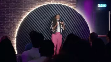 The black jacket printed worn by Aïssatou (Mariama Gueye) in the Funny series (Season 1)
