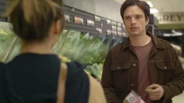 La veste marron portée par Steve (Sebastian Stan) comme on le voit dans Fresh movie outfits