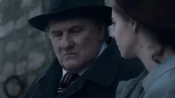 The striped tie worn by Maigret (Gérard Depardieu) in the film Maigret