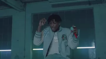 La veste universitaire portée par YoungBoy Never Broke Again dans White Teeth Official Music Video