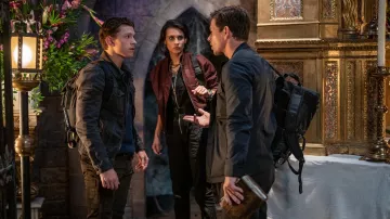 The black backpack of Nathan Drake (Tom Holland) in the film Uncharted