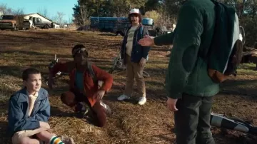 K Zapatillas suizas usadas por Dustin Henderson (Gaten Matarazzo) en Stranger Things (S01E07)