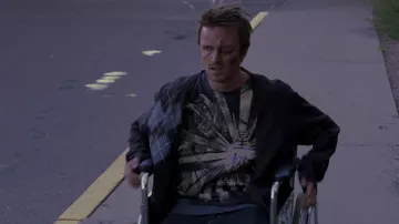 Chinese letters t-shirt worn by Jesse Pinkman (Aaron Paul) in Breaking Bad TV series outfits (S03E08)