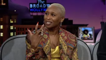 Veste Blazer imprimée portée par Cynthia Erivo comme on le voit dans The Late Late Show avec James Corden le 28 février 2022