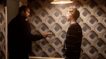 Suéter a rayas usado por Harrison Hardy (Thomas Mann) como se ve en los atuendos de las películas Chariot