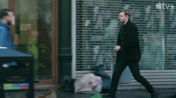 Veste noire portée par River Cartwright (Jack Lowden) vue dans la série télévisée Slow Horses (saison 1)