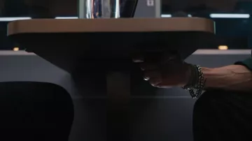 Bracelet porté par Ladybug (Brad Pitt) comme on le voit dans la garde-robe du film Bullet Train