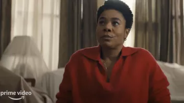 Pull à col rouge porté par Gail Bishop (Regina Hall) comme on le voit dans le film Master