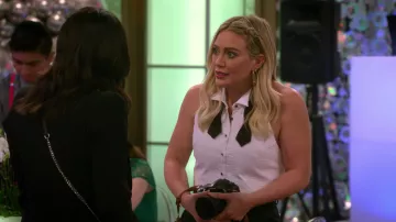 Boucles d’oreilles portées par Sophie (Hilary Duff) comme on le voit dans How I Met Your Father Wardrobe (Saison 1 Episode 8)
