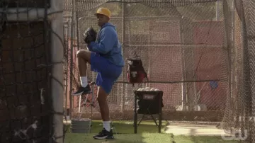 Baskets Nike portées par Damon Sims (Peyton Alex Smith) comme on le voit dans la garde-robe de la série télévisée All American: Homecoming (S01E02)