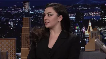 Boucles d’oreilles Diamant portées par Charli XCX comme on le voit dans The Tonight Show Starring Jimmy Fallon