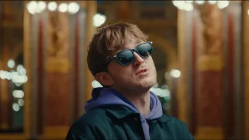 Les lunettes de soleil portées par Vald dans sa vidéo YouTube Pas deux fois | Deezer Sessions, Paris