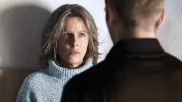 Le pull à col roulé porté par Aline (Karin Viard) dans le film Une mère