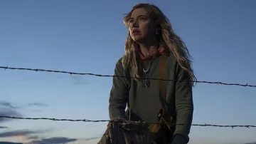 Collares usados por Autumn (Imogen Poots) como se ve en el vestuario del programa de televisión Outer Range (Temporada 1)