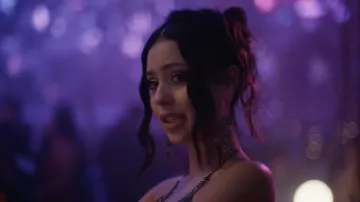 Les boucles d'oreilles à dés pailletés de Maddy Perez (Alexa Demie) dans la série Euphoria (Saison 1 Episode 8)