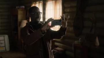Lunettes portées par Randall Pearson (Sterling K. Brown) telles que vues dans les tenues de la série télévisée This Is Us (saison 6 épisode 7)