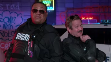 ¡Gafas de sol usadas por el diputado S. Jones (Cedric Yarbrough) como se ve en Reno 911! Vestuario (Temporada 8 Episodio 1)