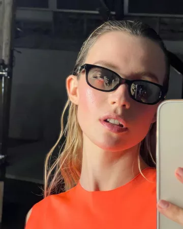 The sunglasses worn by Angèle on her Instagram account @angele_vl