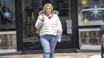 White Down Jacket worn by Pam Hupp (Renée Zellweger) as seen in The Thing About Pam TV show outfits (Season 1 Episode 1)