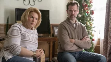 Striped T-Shirt worn by Pam Hupp (Renée Zellweger) as seen in The Thing About Pam TV series outfits (Season 1 Episode 2)