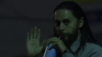 Reloj digital usado por Albert Sparma (Jared Leto) como se ve en The Little Things